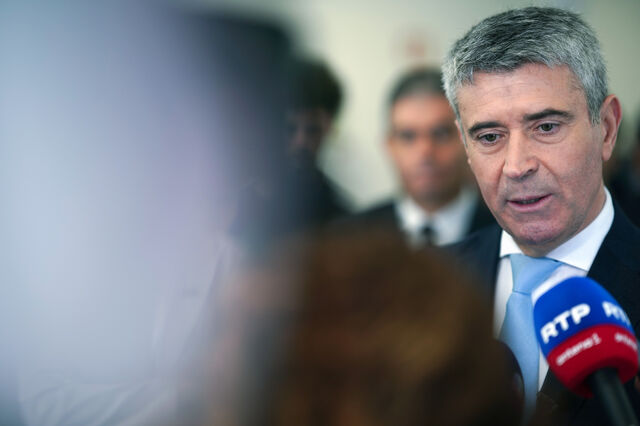 Carneiro apela a Montenegro para clarificar posição sobre IVA na restauração