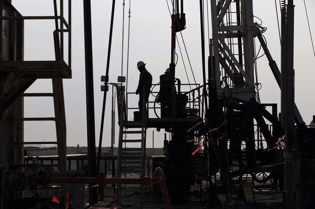 Petróleo negoceia nos 106 dólares. Reservas nos EUA encolhem 10 milhões de barris
