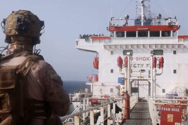EUA abordam petroleiro iraniano no Golfo de Omã  