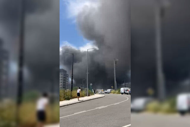 Mais de 100 operacionais combatem chamas em armazém da DHL em Vialonga
