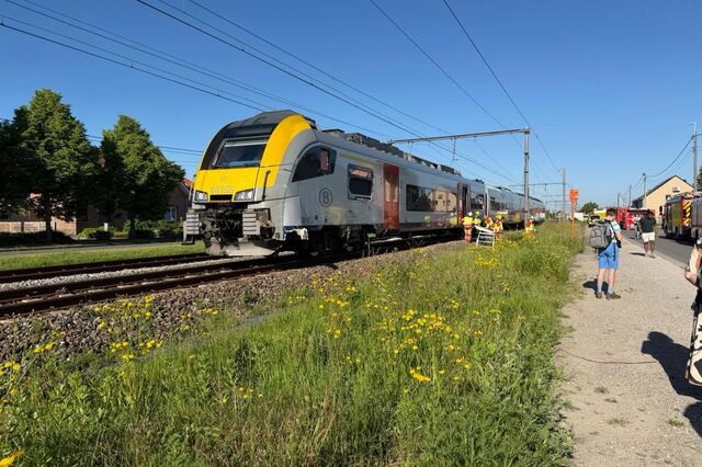 Quatro mortos em colisão entre comboio e autocarro escolar na Bélgica
