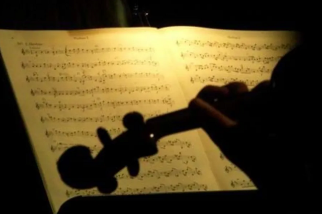 Juiz espanhol “chumba” pagamento a orquestra que desafinou e desconhecia as letras