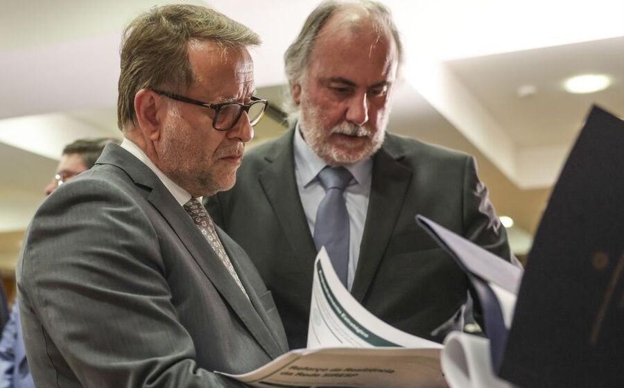 O ministro Luís Neves e António Pombeiro apresentaram o plano do SIRESP a 10 anos. Investimento será do PRR e PTRR.