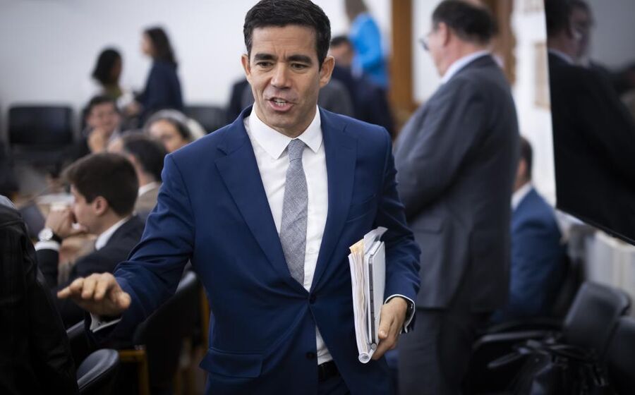 PJ investiga corrupção na contratação de meios aéreos para combater incêndios rurais