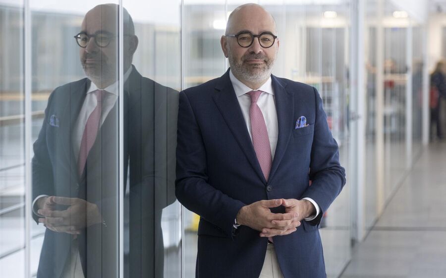 O ministro quer alterar a lei das comunicações eletrónicas.