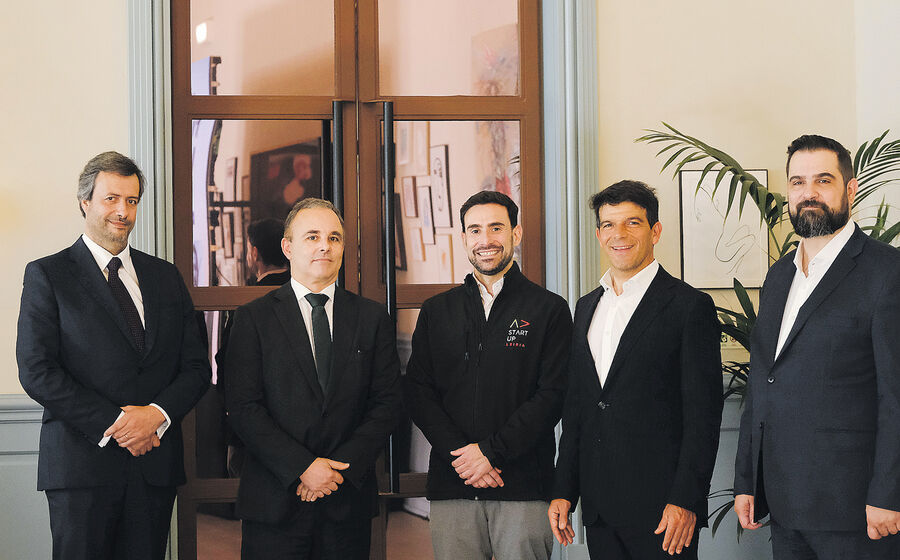 Vasco Mendes Almeida, Sérgio Barbedo, Vítor Ferreira, José Neves, e Paulo Reis, participaram na talk do Prémio Nacional de Inovação dedicada ao setor da defesa.