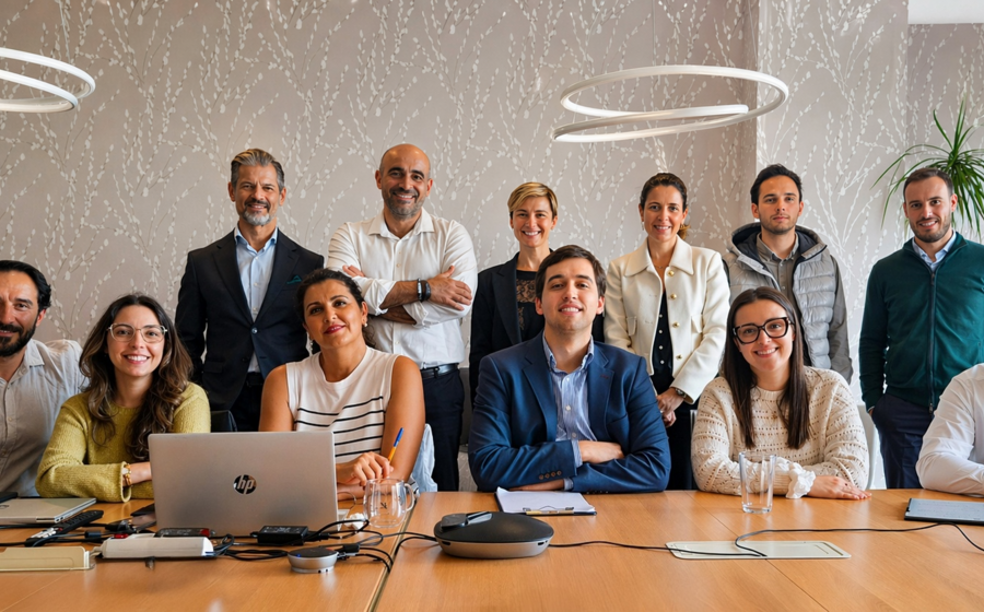Equipa da Crowe Advisory PT é liderada por Paulo Lourosa (o primeiro, da esquerda para a direita, na segunda fila).