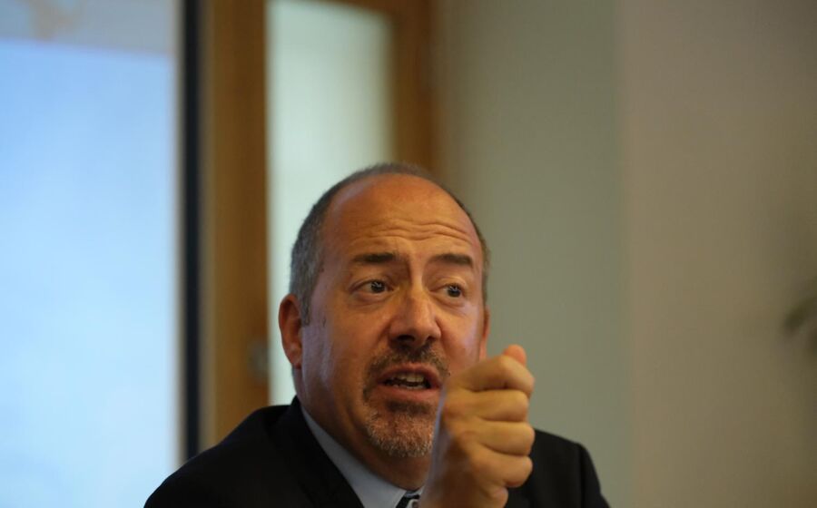 O Banco de Portugal, liderado por Álvaro Santos Pereira, fez avisos sobre os riscos geopolíticos.