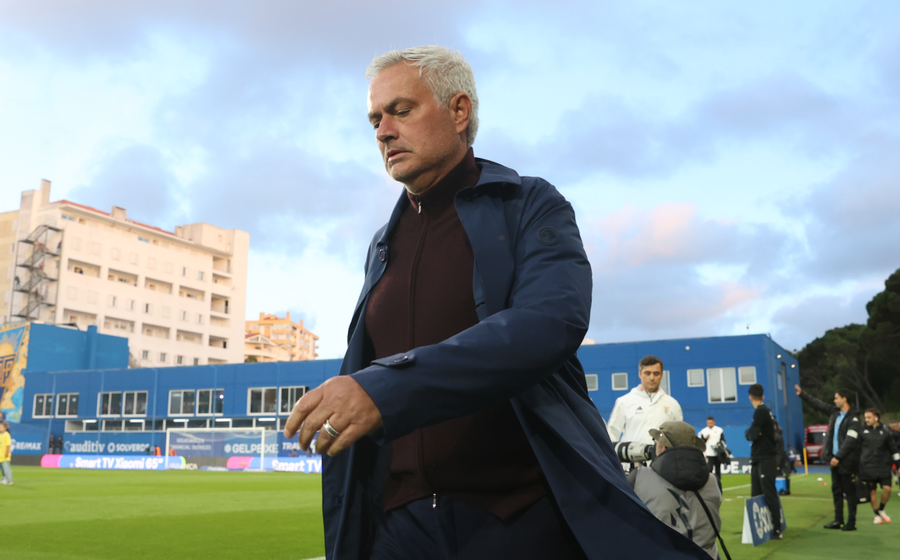 José Mourinho antes do início do Estoril-Benfica na Amoreira