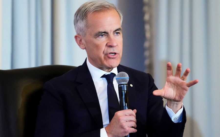 O primeiro-ministro canadiano, Mark Carney, tem sido uma das vozes mais críticas à guerra tarifária desencadeada por Donald Trump.