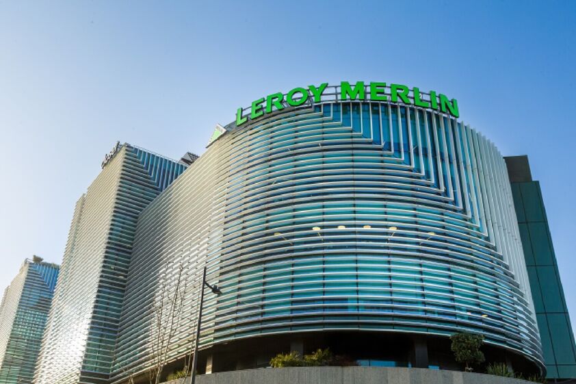 Fachada do Leroy Merlin, edifício com design moderno