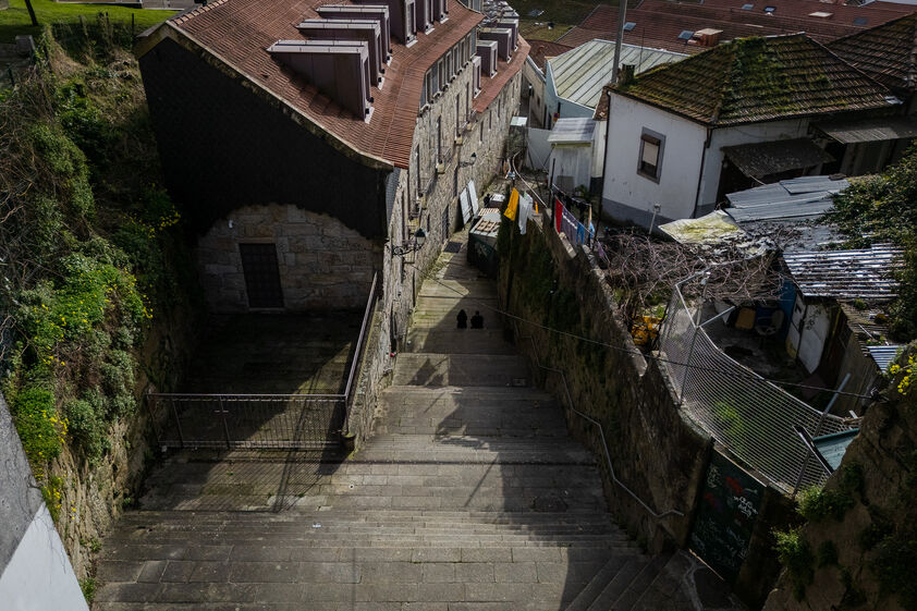 Escadas rolantes vão ligar a Rua dos Armazéns à Fonte das Virtudes, no centro histórico do Porto.