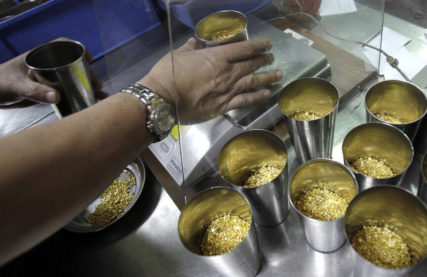 No final de janeiro, a onça de ouro atingiu máximos históricos acima dos 5.500 dólares.