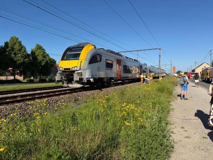 Colisão entre comboio e autocarro escolar na Bélgica