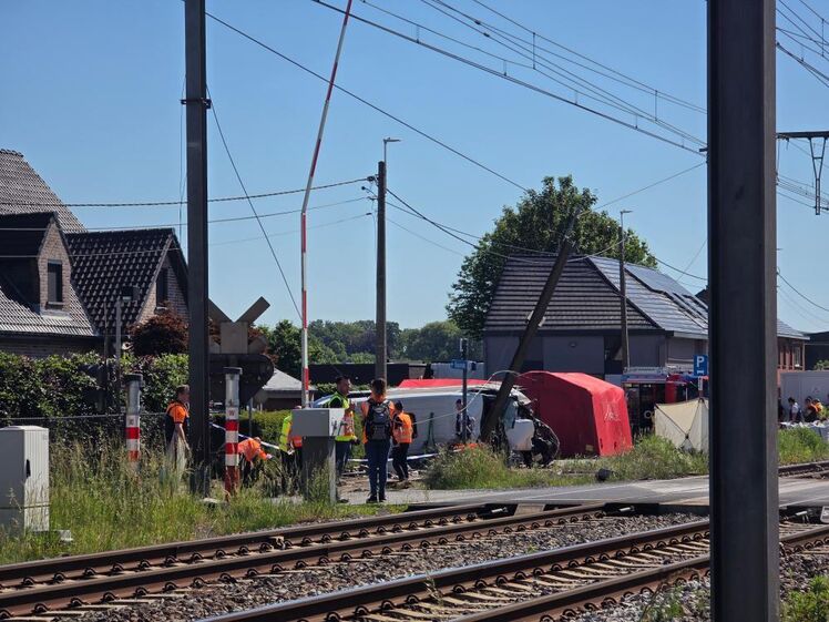 Colisão entre comboio e autocarro escolar na Bélgica