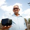 Agricultor procurava água, mas encontrou petróleo. A descoberta só lhe trouxe dores de cabeça