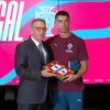 Seguro entrega bandeira de Portugal à comitiva da seleção na