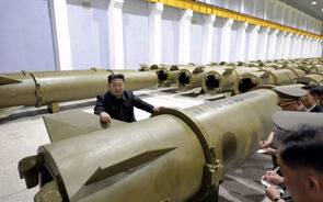 Kim Jong-un visita fábrica de mísseis