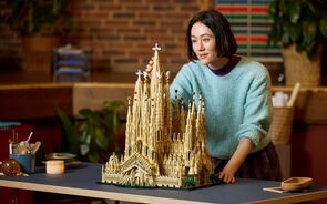 A réplica da catedral de Barcelona tem mais de 12 mil peças.