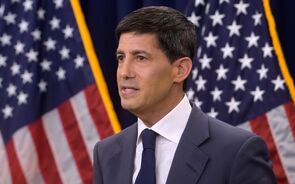 Kevin Warsh na primeira conferência de imprensa como presidente da Fed.