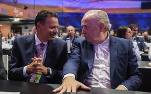 Santana Lopes voltou a agitar um congresso do PSD. Aqui com Luís Montenegro