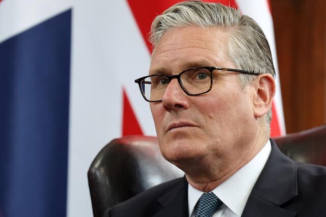 Keir Starmer acusa Musk de 'semear a discórdia' por causa do assassinato de estudante inglês