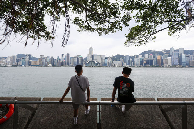 Restrições às contas em Hong Kong 'tombam' bancos e seguradoras expostos à região