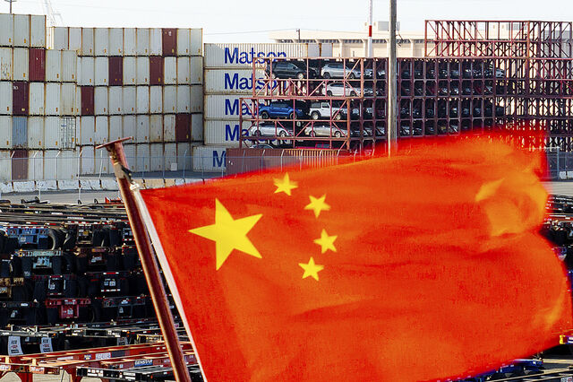 Importações de petróleo da China afundam em maio para mínimos de uma década