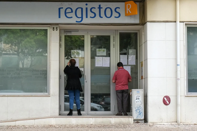 Setor dos registos inicia greve de uma semana contra 'situação crítica' do setor
