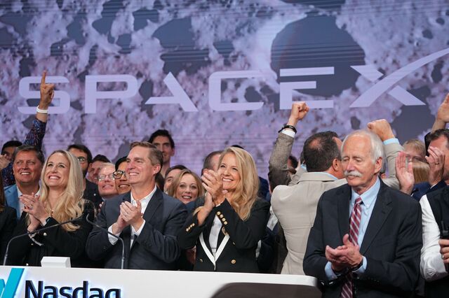 SpaceX e Irão levam Wall Street a ganhos. Empresa de Musk dispara 19% na estreia