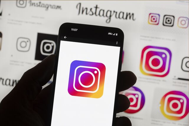 Facebook e Instagram em baixo
