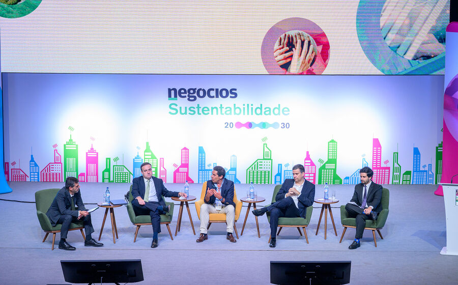 Debate sobre negócios e sustentabilidade em Portugal até 2030