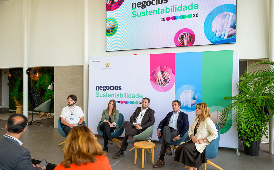 Empresas discutem estratégias para reter talentos em evento sobre negócios e sustentabilidade
