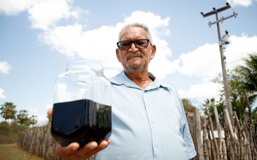 O agricultor encontrou o 'ouro negro' a apenas 40 metros de profundidade.