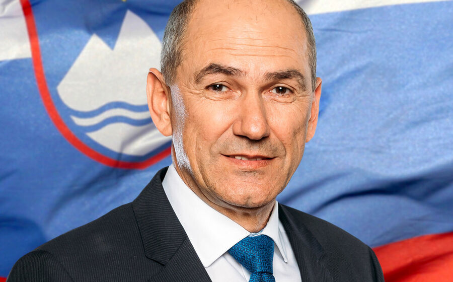 Janez Janša lidera o Governo esloveno.