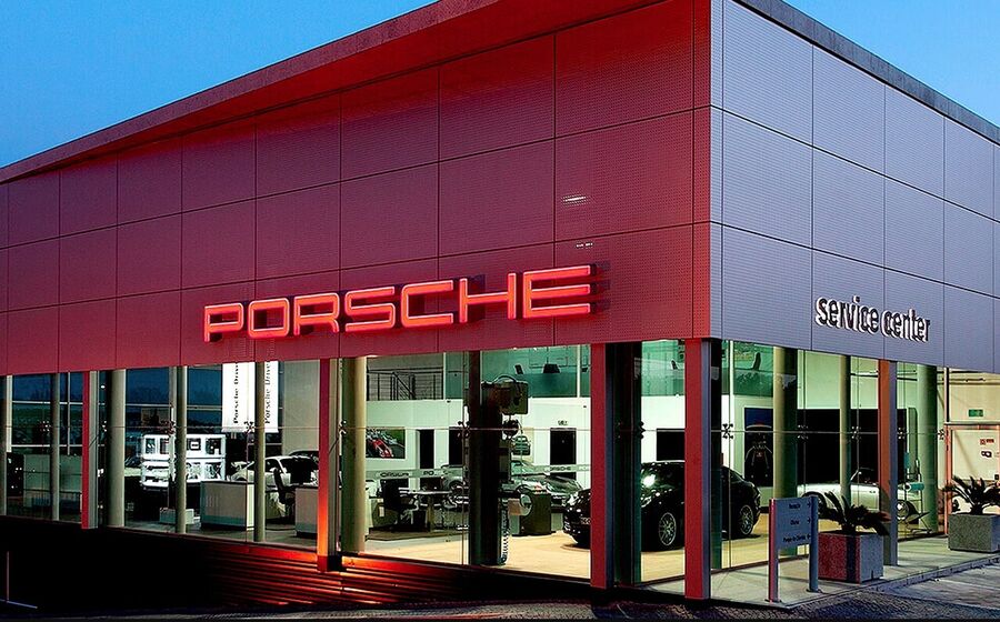 O Centro de Serviço Porsche Estoril localiza-se em Alcabideche.