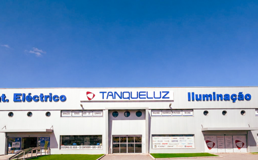 O grupo LCI está sediado no Montijo.
