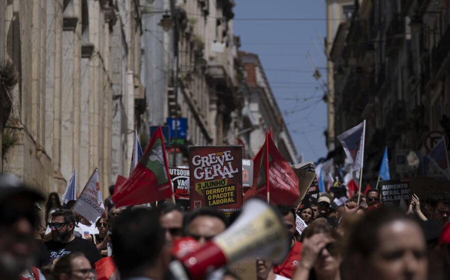 A greve geral foi convocada pela CGTP contra o pacote laboral.