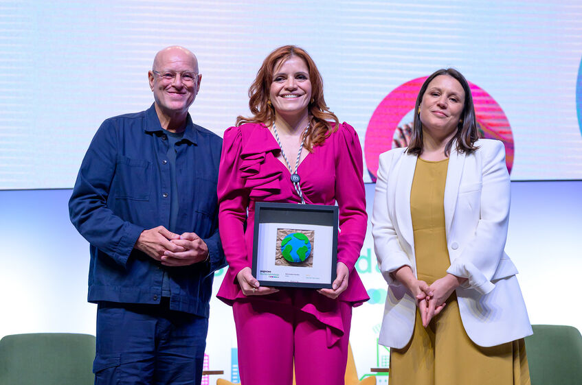 Susana Carvalho, da Bondalti, recebeu o prémio CSO of the Year Gold, a principal distinção da primeira edição dos CSO Awards Portugal. Harald Neidhardt, Harald Neidhardt, CEO da Futur/io, e Diana Ramos, diretora do Negócios, entregaram o prémio.