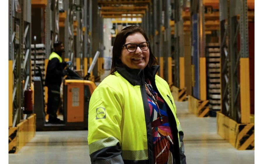 Tânia Diogo comanda a operação logística do maior entreposto do Lidl em Portugal, localizado em Loures.