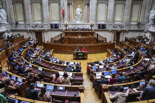 PS quer privatização total da TAP negociada na AR. PSD diz que empresa deixou de ser 'brinquedo político'