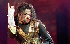 Michael Jackson – 105 milhões de dólares