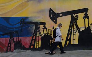 A Venezuela possui uma das maiores reservas de petróleo do mundo, estimada em 303 mil milhões de barris.