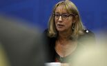 Jornada contínua foi introduzida pela ministra na discussão para a revisão da lei laboral. Versão aprovada segue proposta admitida pelas confederações patronais.