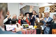 Pessoas brindam no Festival Nacional de Gastronomia, que celebra 45 anos