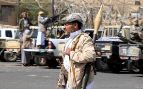 É a terceira vez esta semana que os Houthis reivindicam um ataque contra o aeroporto.