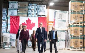 À frente, Mark Carney, primeiro-ministro do Canadá