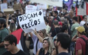 Protesto realizado no sábado juntou centenas de pessoas 