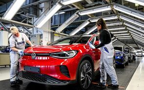 Exportação de carros elétricos e hídridos sobe 10% na UE em 2025