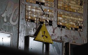 Símbolo de radioatividade num dos centros de controlo da central nuclear de Chernobyl